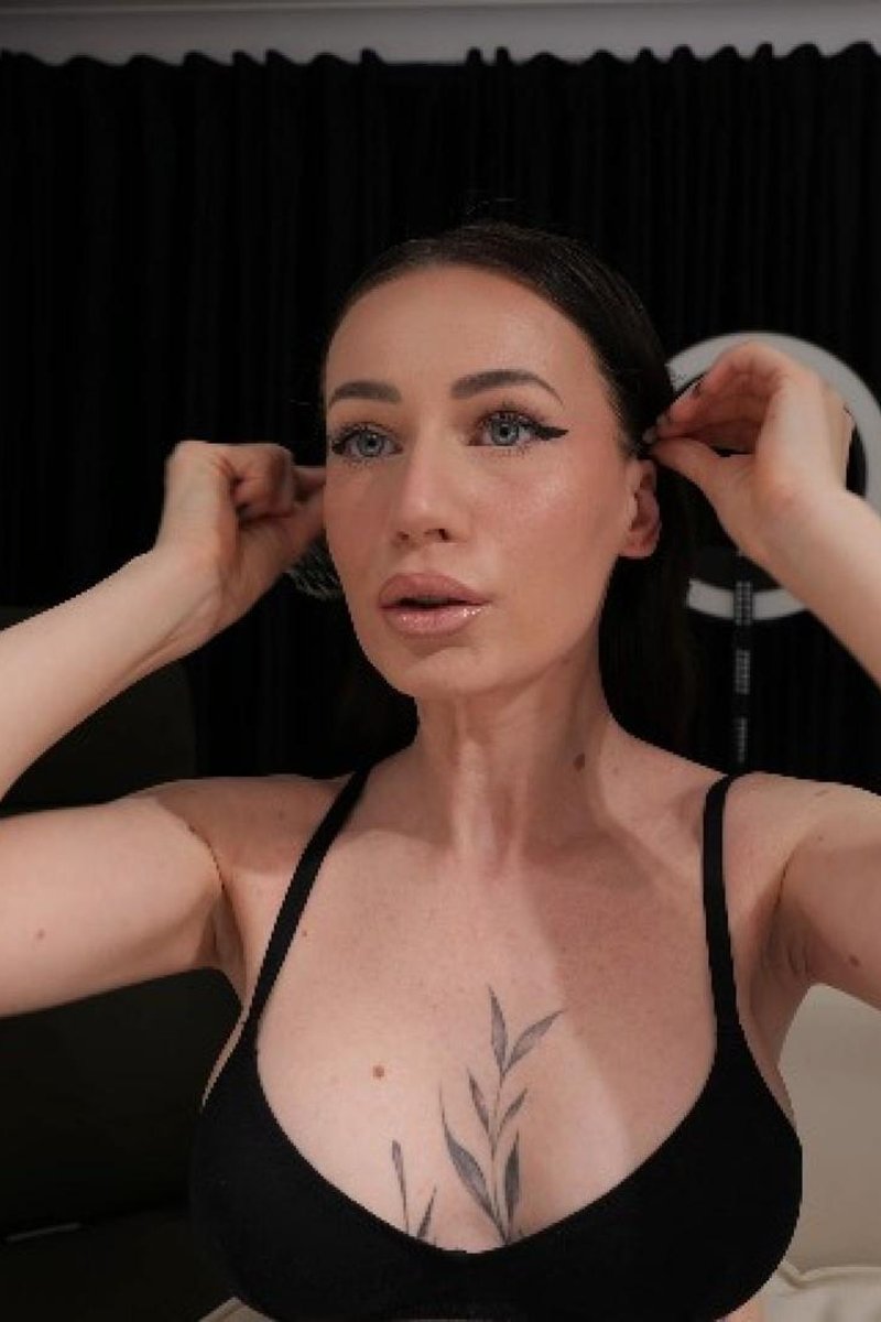 Make Up With Maya - Screenshot 1 of 4 - Babes