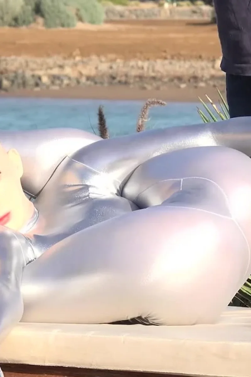 Flexible Submissive Motionless - Screenshot 1 of 4 - Masks Fetish