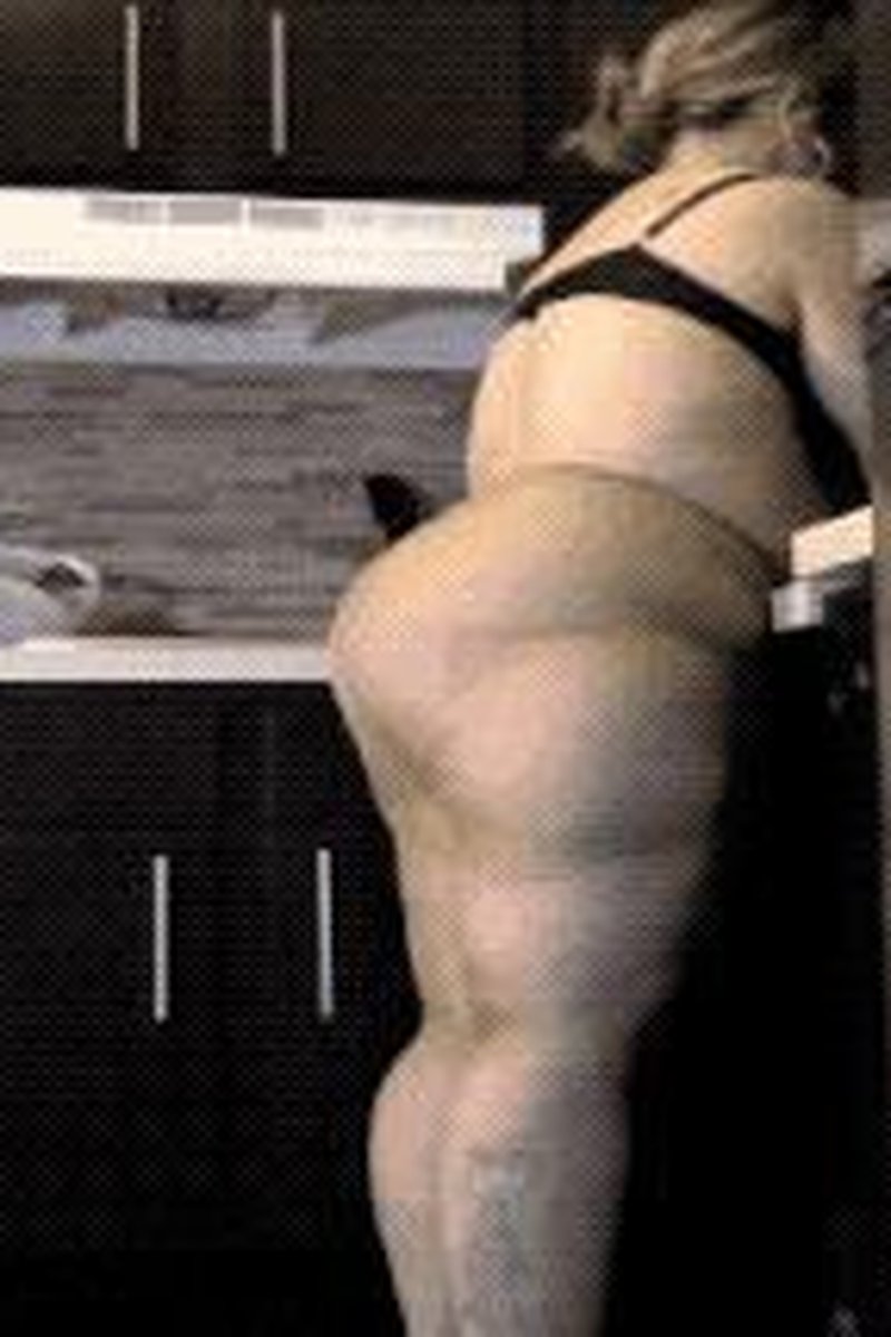 Kitchen Duty Performance - Screenshot 1 of 4 - BBW