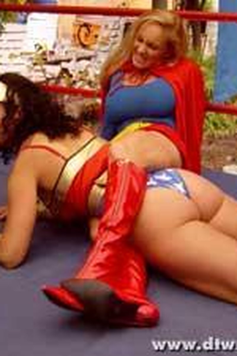 When Heroines Collide - Screenshot 1 of 4 - Sports