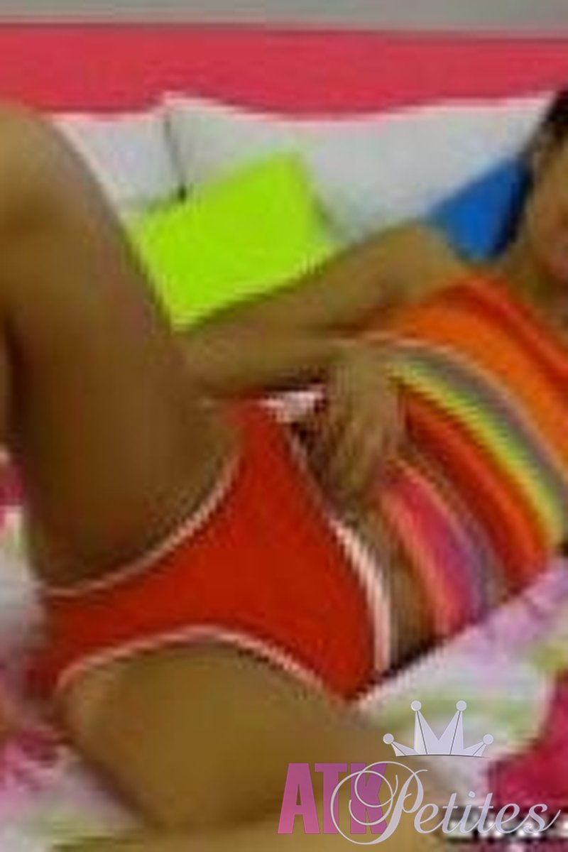 Nikoletta - Blowjob - Screenshot 1 of 4 - Nikoletta Nik040