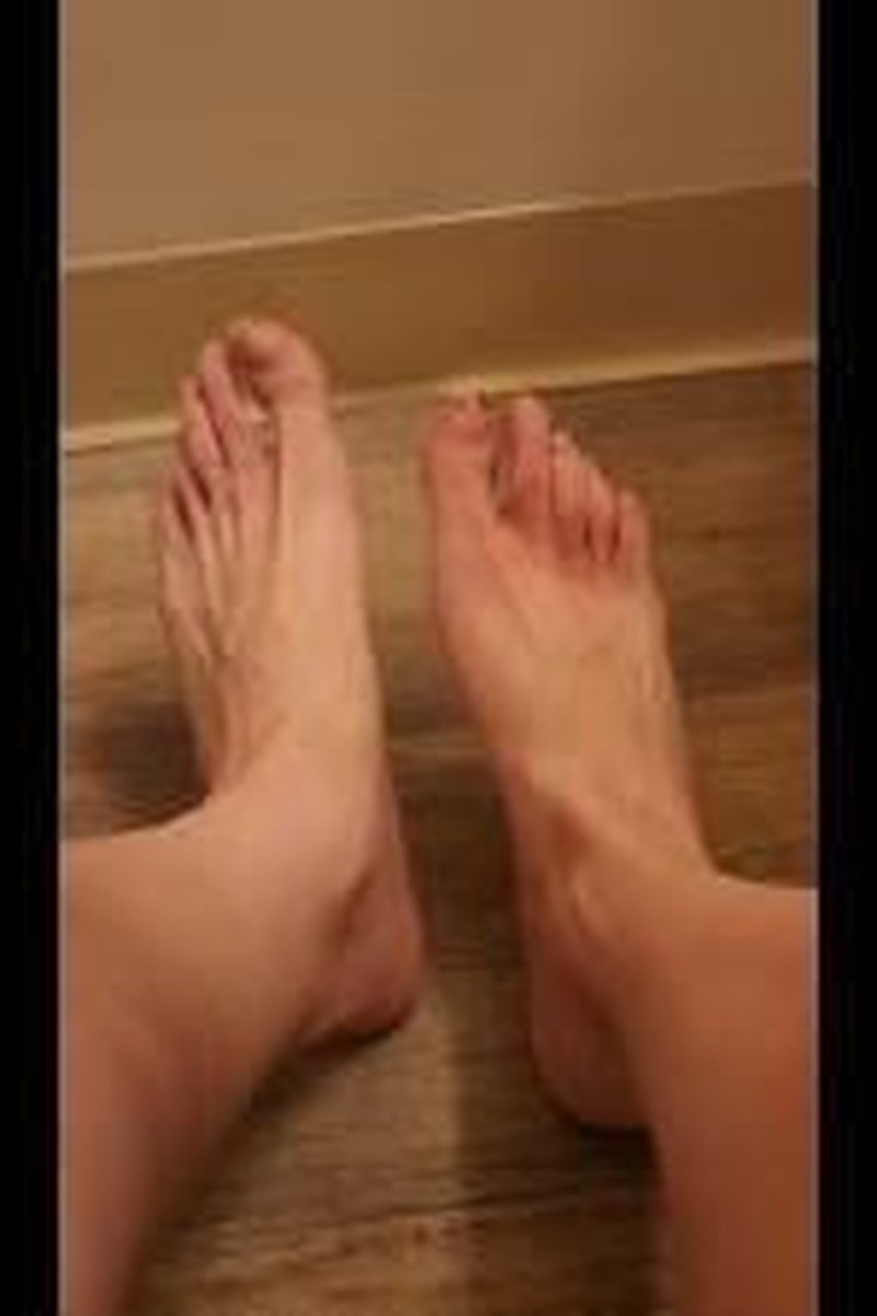 Clipping Toenails - Screenshot 1 of 4 - Foot Fetish