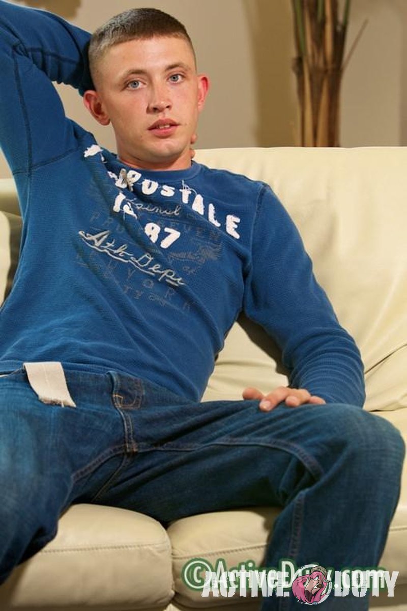 Cam - Screenshot 1 of 4 - Hairless Pussy