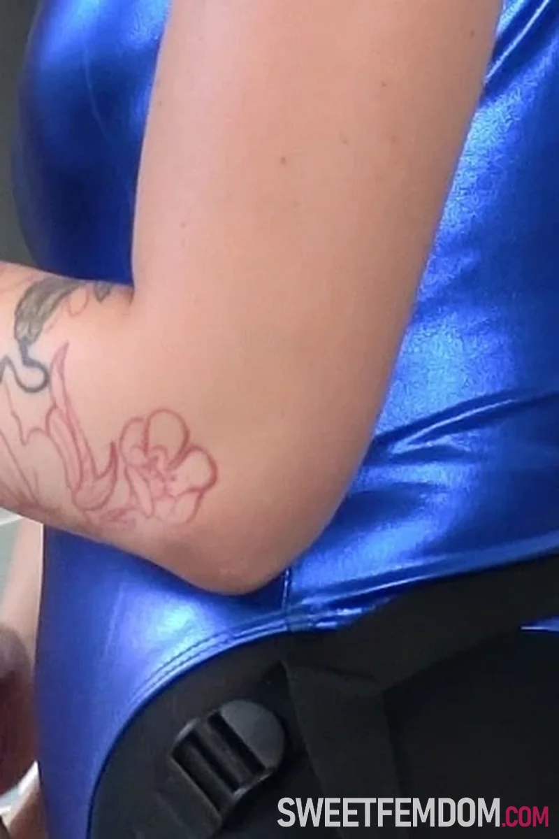 Her Little Fuck Toy - Screenshot 1 of 4 - Athletic Woman