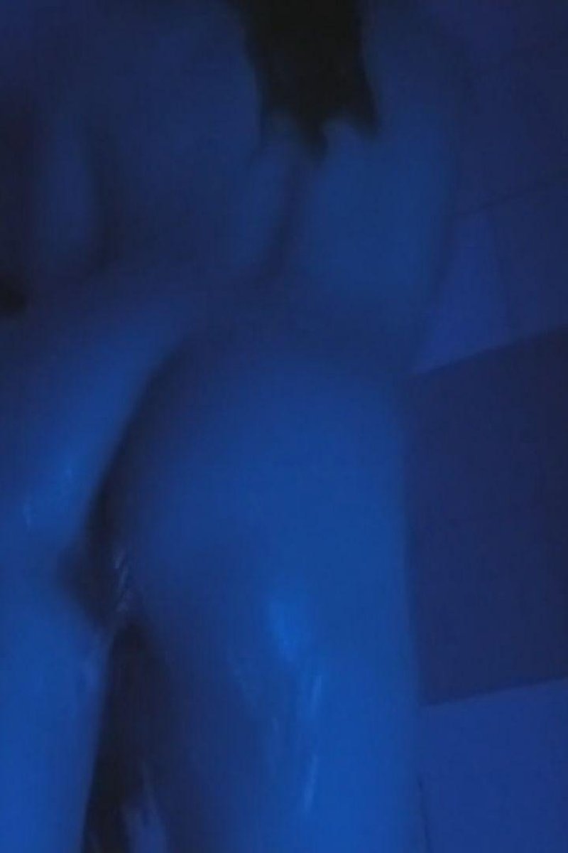 Hot Shower - Screenshot 1 of 4 - Nude