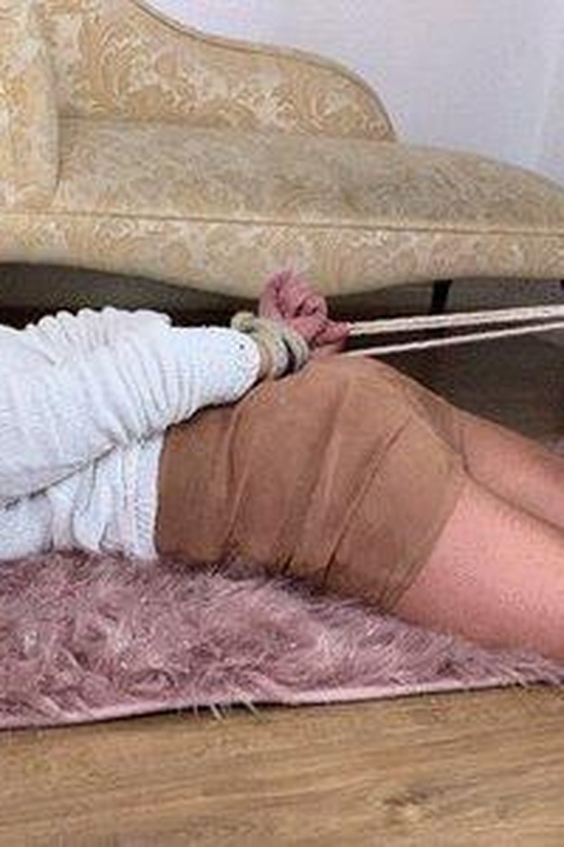 Bex White In The Tie Up Game Wmv - Screenshot 1 of 4 - Babysitter