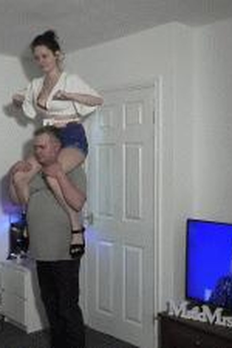 First Time Shoulder Ride - Screenshot 1 of 4 - Best Ride Ever