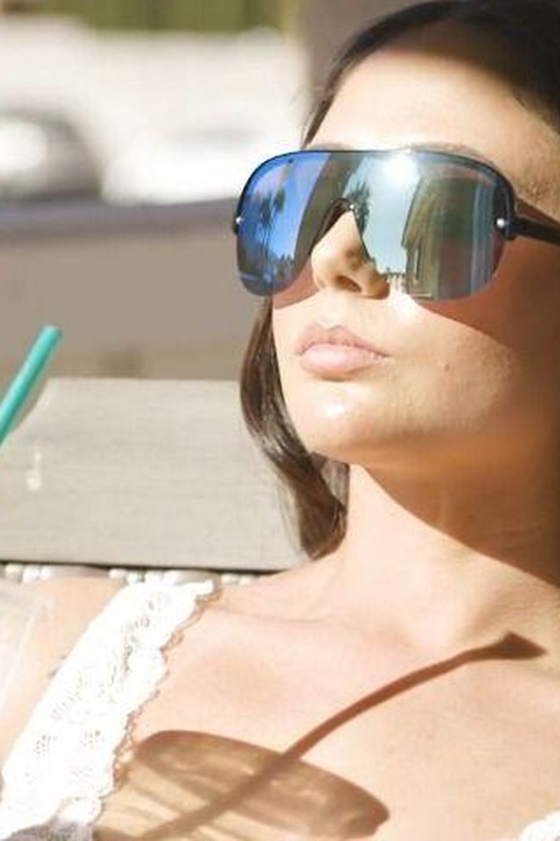 Ocean Drive - Screenshot 1 of 4 - Babes
