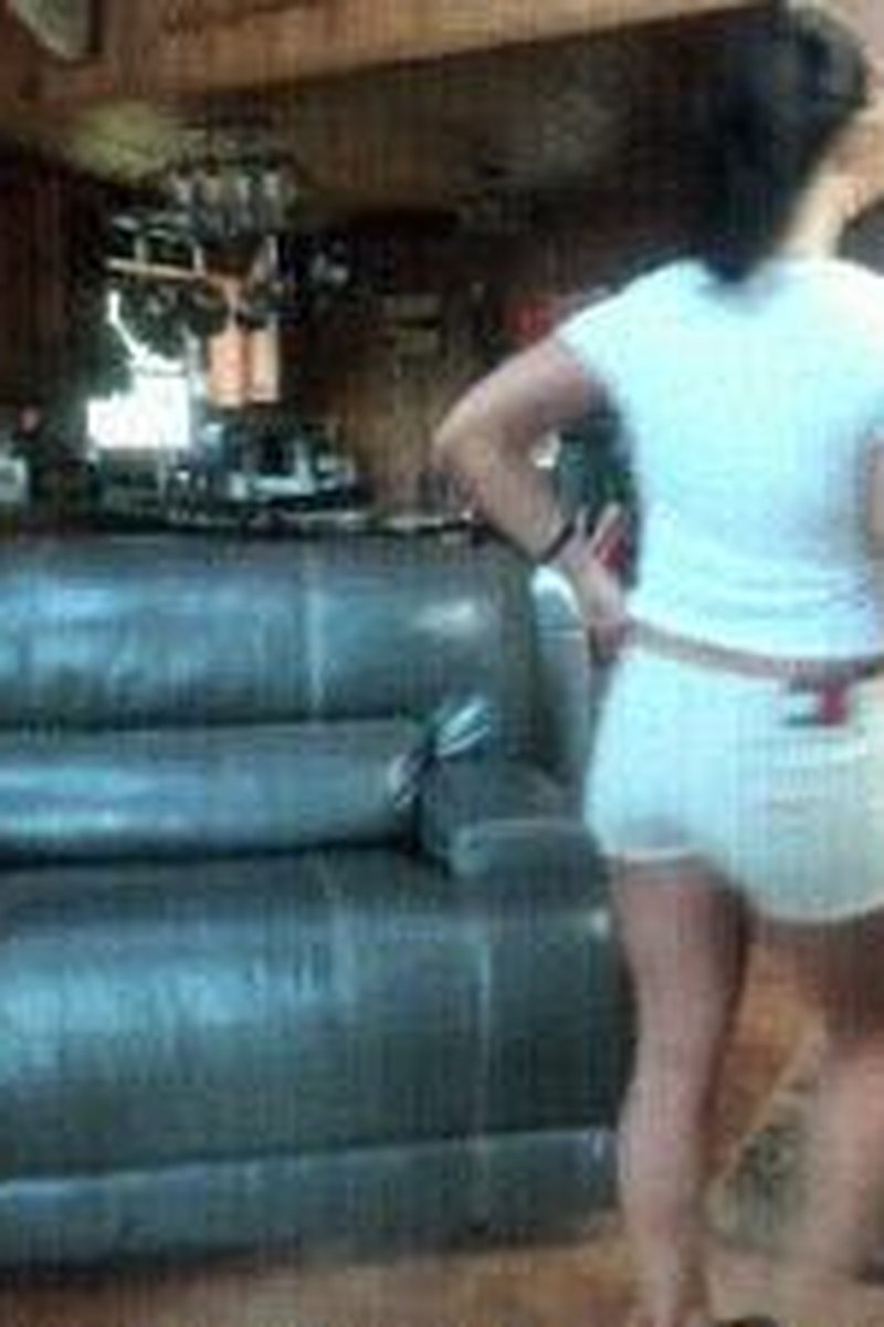 Tipsy-Aunt - Screenshot 1 of 4 - Leg Fetish