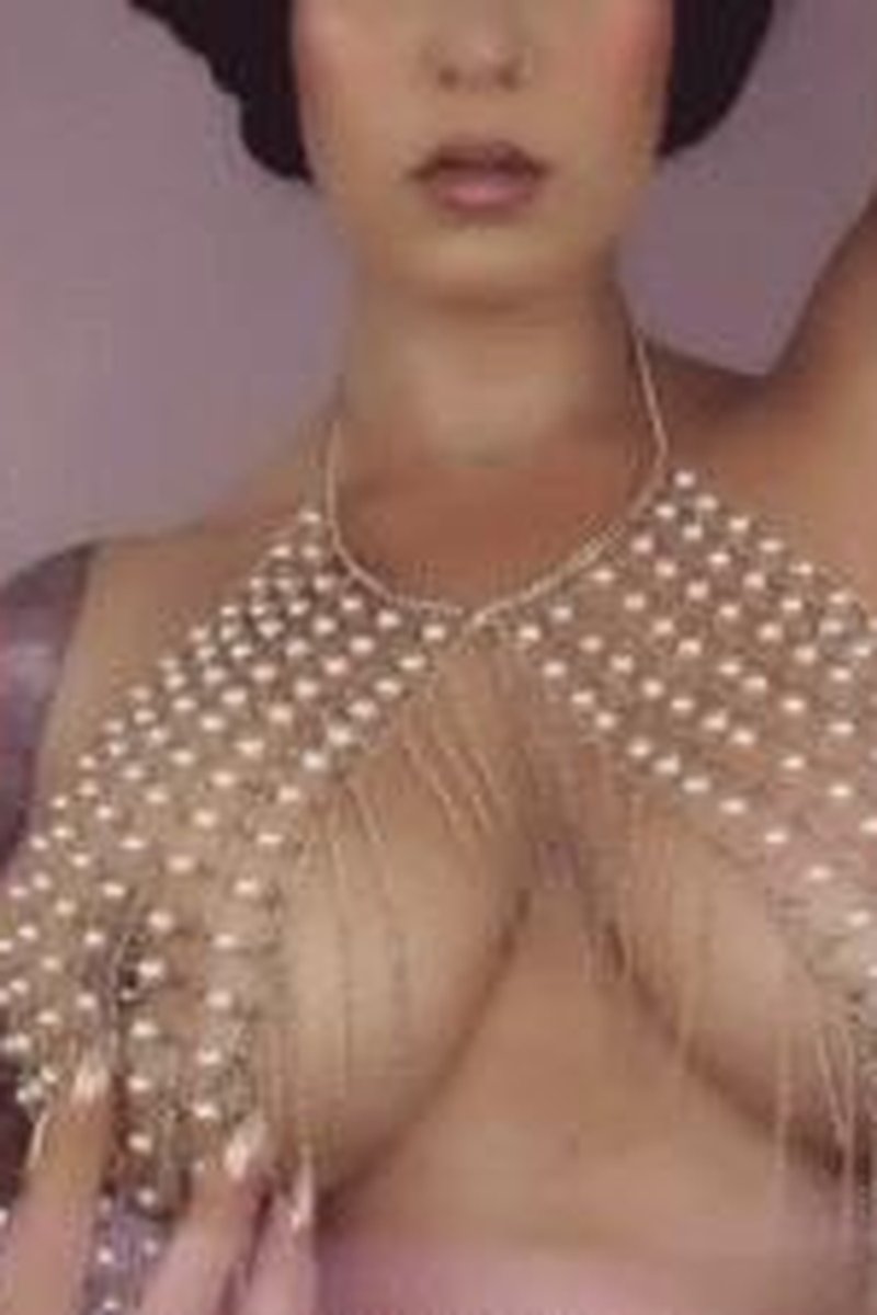 She - Screenshot 1 of 4 - Addiction Fetish