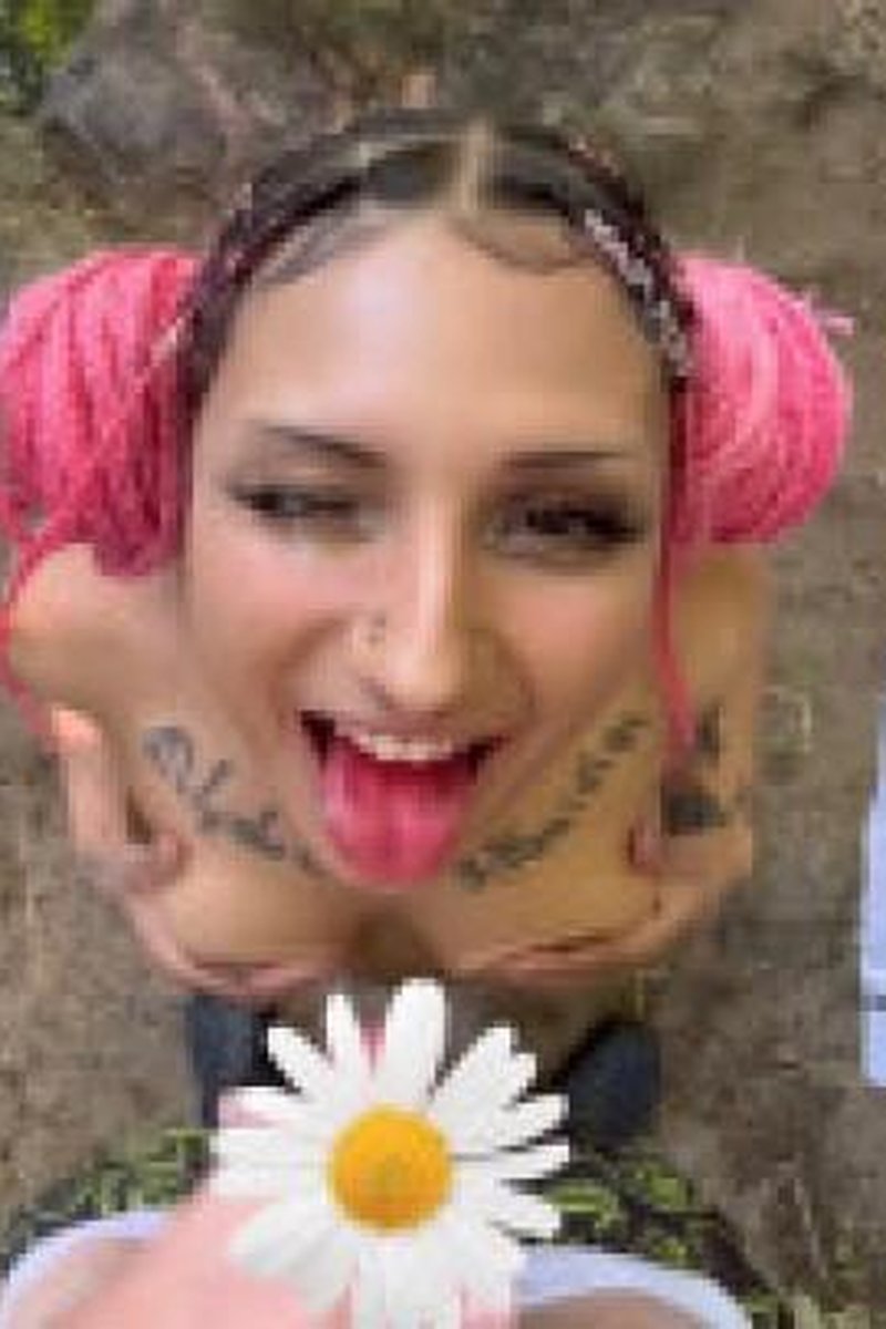 ****** Facial - Screenshot 1 of 4 - Blowjob