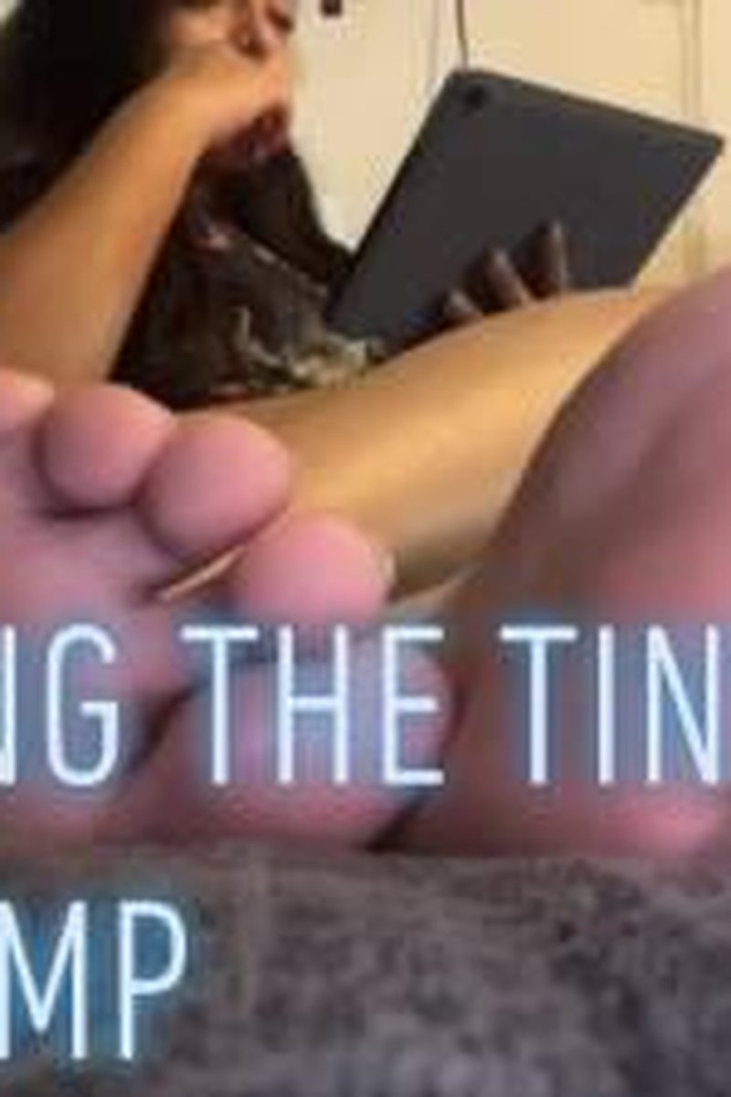 Ignoring The Tiny Foot Simp - Screenshot 1 of 4 - Foot Fetish