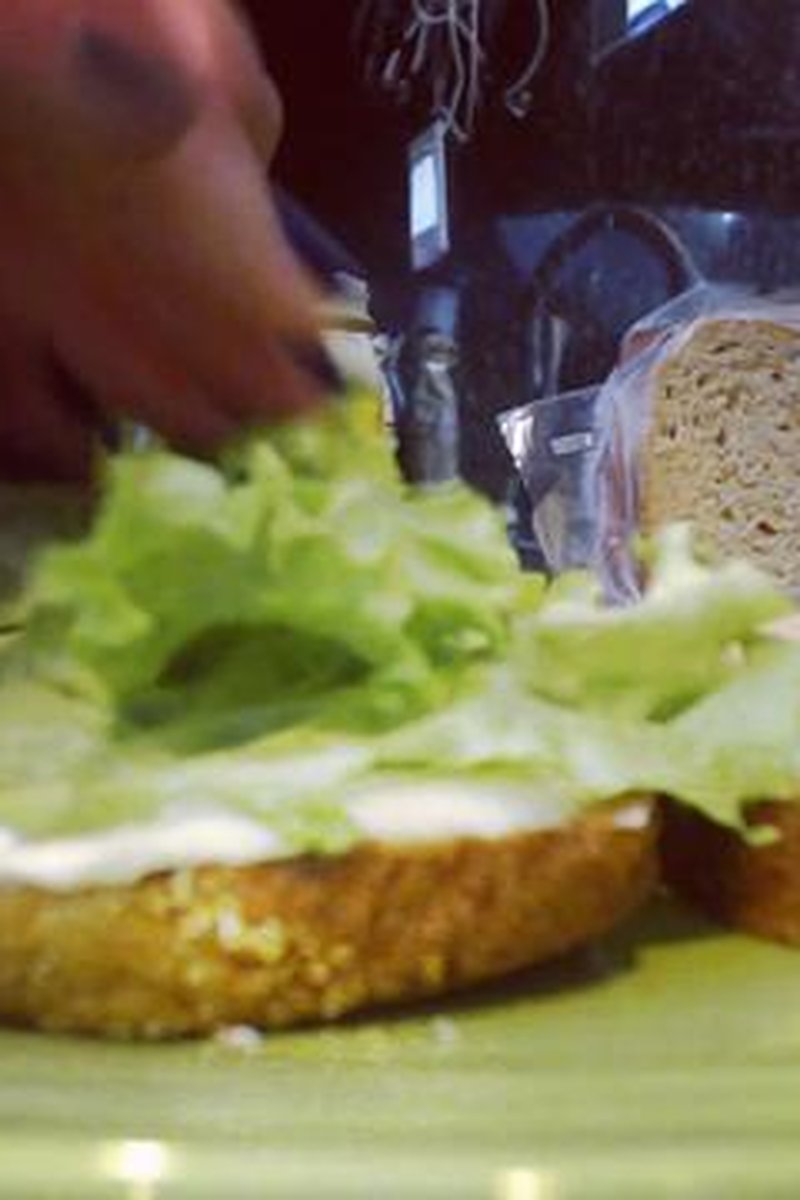 Tiny Sandwich Man - Screenshot 1 of 4 - BBW