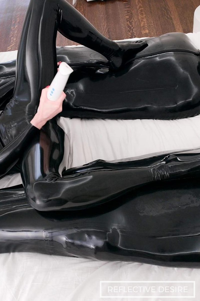 Double Sacking - Screenshot 1 of 4 - Bondage