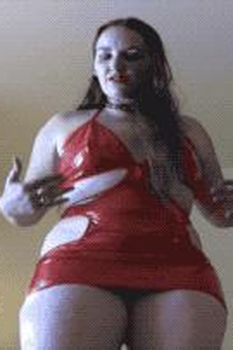 Small Is Not Ok - Screenshot 1 of 4 - Goddesses Worship