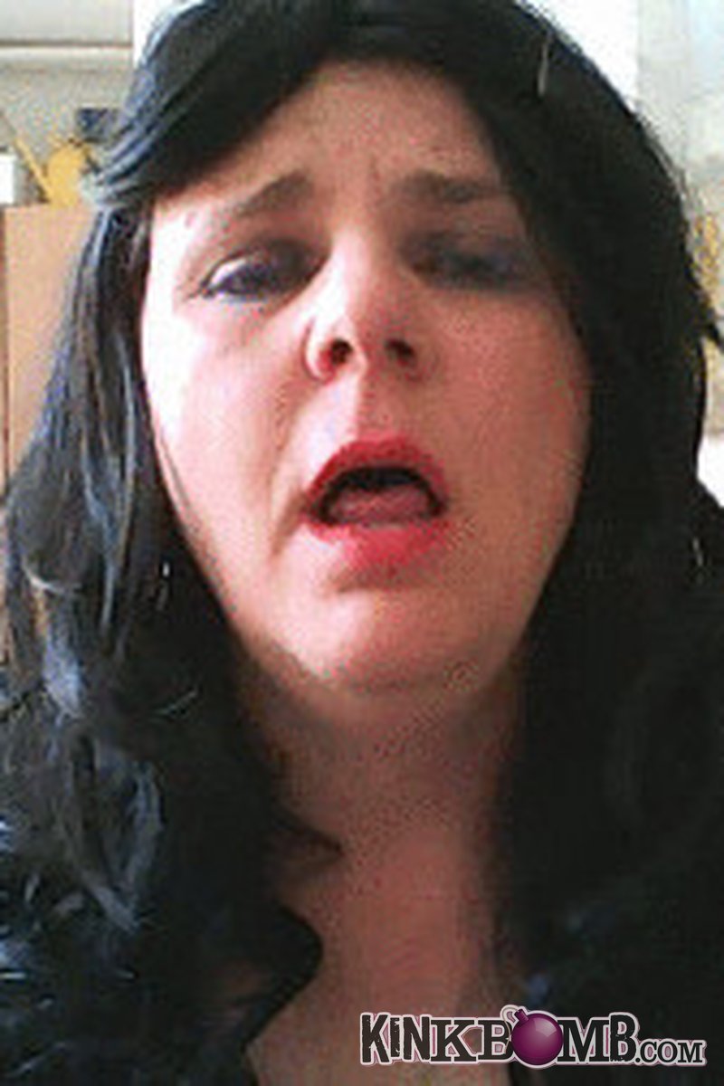 Lolas Fetish Playground: Sneezing for You...... - Screenshot 1 of 4 - BBW
