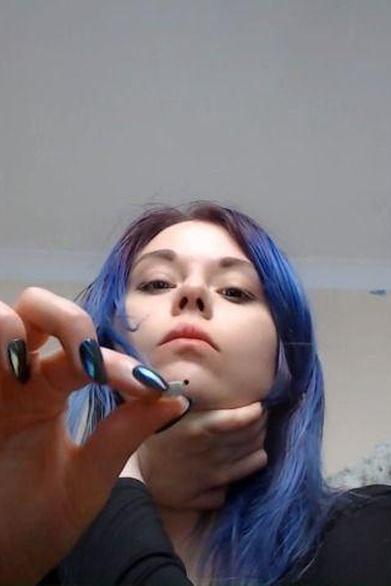 Bored Giantess Eats Men - Screenshot 1 of 4 - Fetish