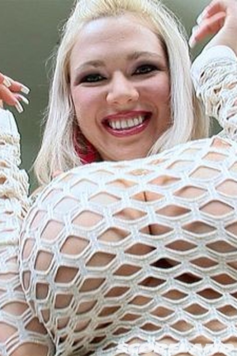 Legs Wide Open - Screenshot 1 of 4 - Blond Hair