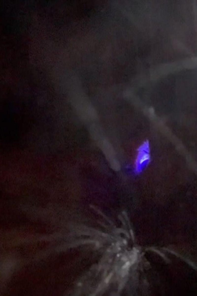 Roadside Waiting - Screenshot 1 of 4 - Big Tits