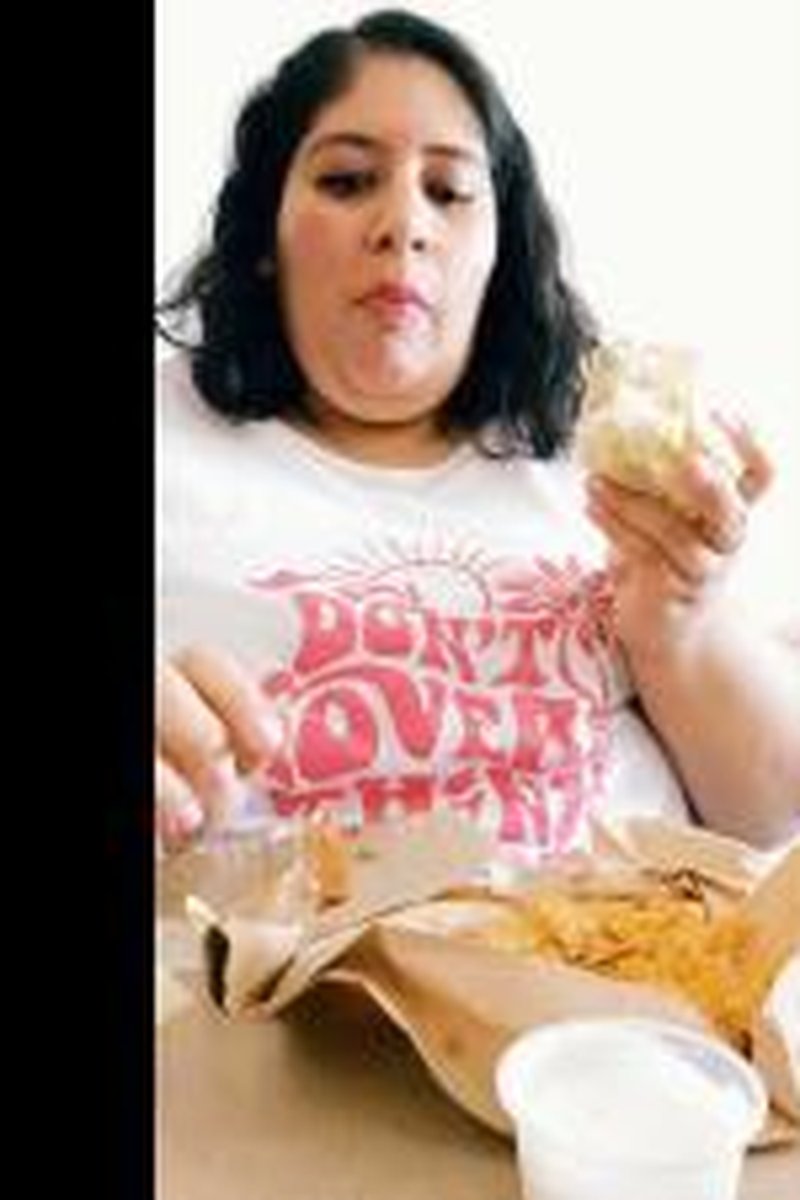 Ssbbw Chewing & Stuffing - Screenshot 1 of 4 - BBW