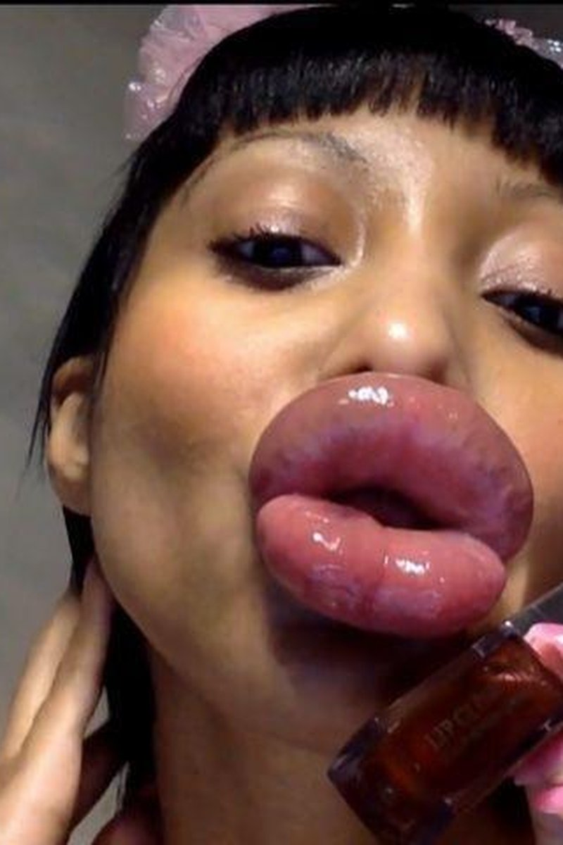 Bimbo Xl Lips+Dior Oils - Screenshot 1 of 4 - Cosplay