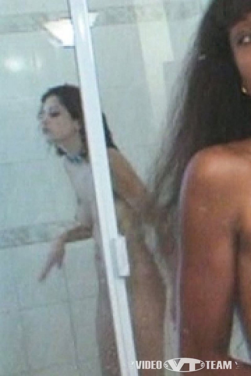 Bronze Has a Session with Her Friends From No Mans Land - Screenshot 1 of 4 - Anal