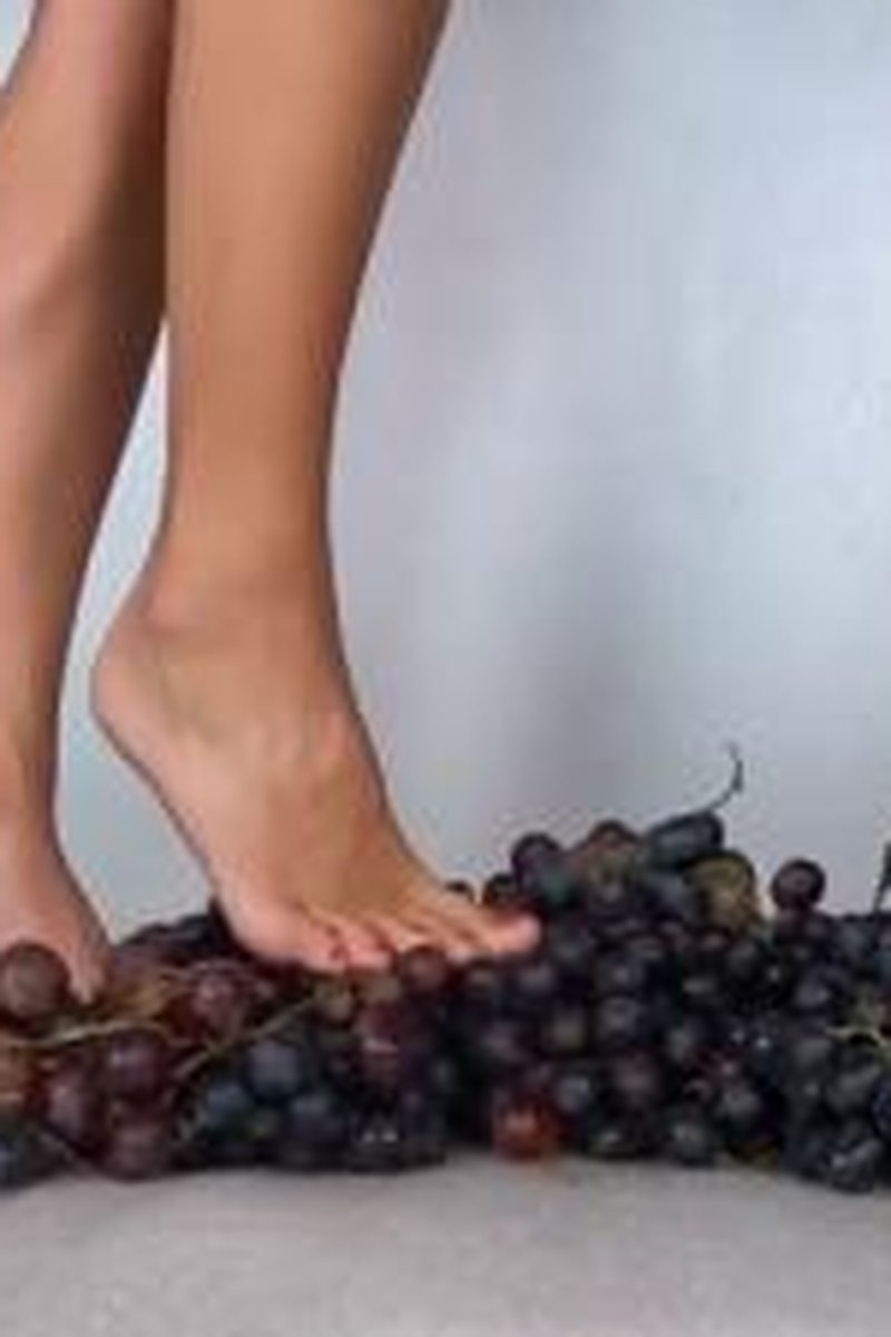 Grape Squeezing - Screenshot 1 of 4 - Food