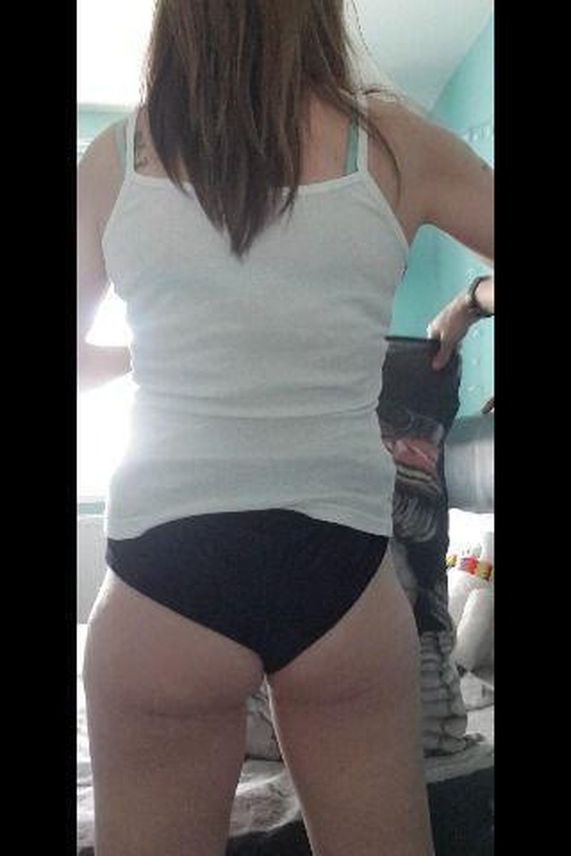 Making The Bed - Screenshot 1 of 4 - Ass Fetish