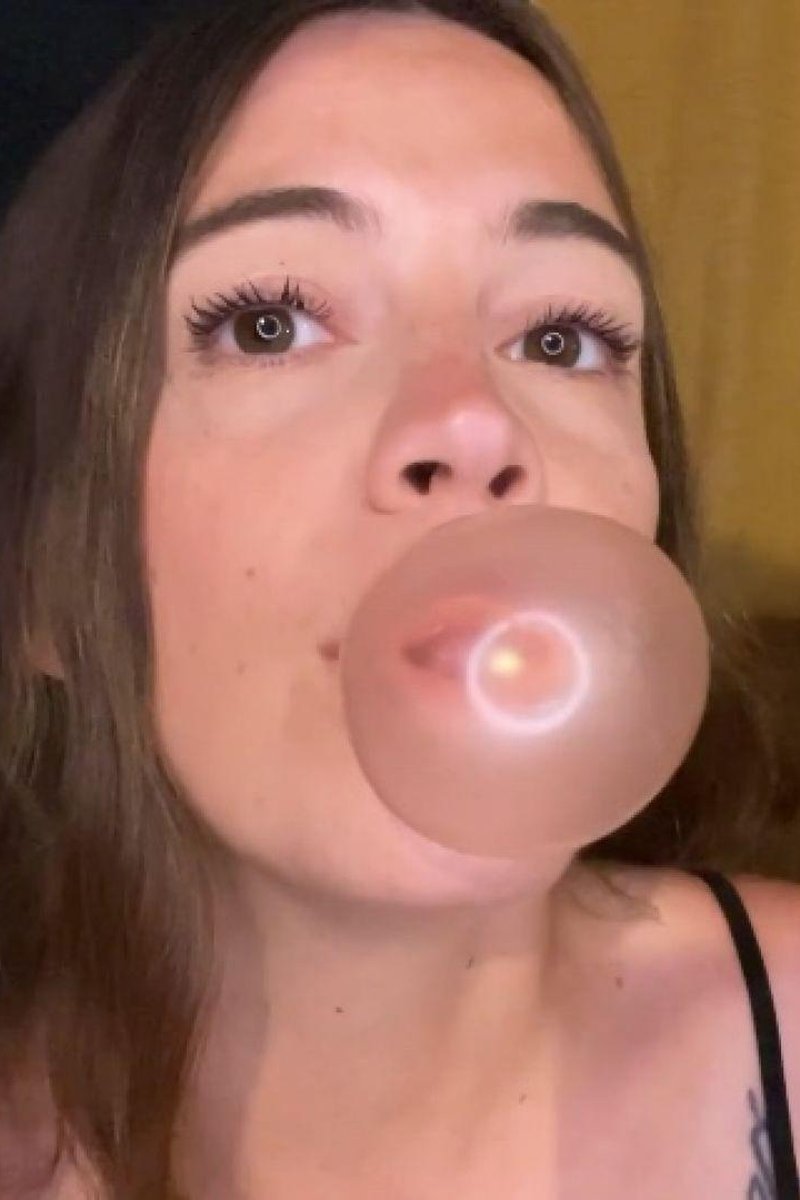 Blowing Bubbles - Screenshot 1 of 4 - Bubble Gum
