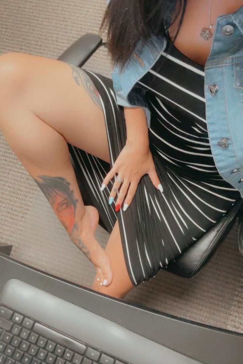 Office - Screenshot 1 of 4 - Business Woman