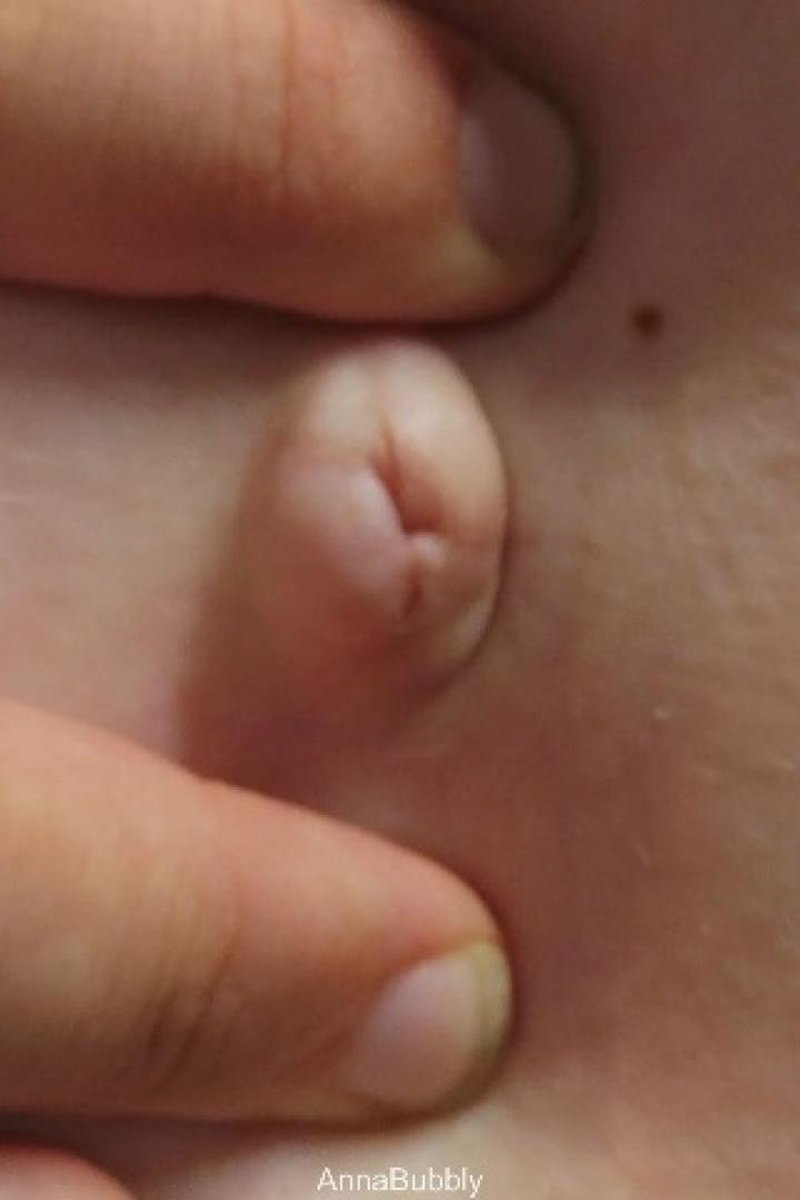 Innie Outtie - Screenshot 1 of 4 - Belly Fetish