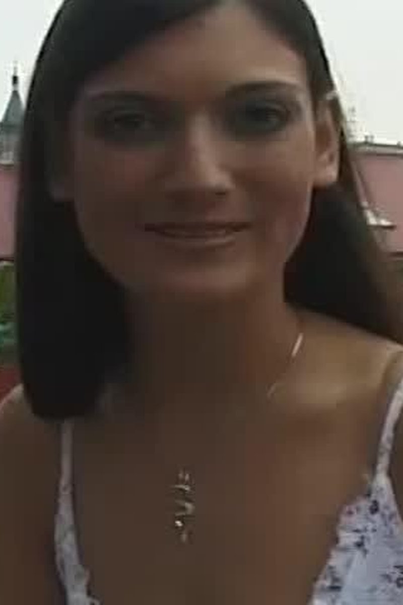 Quest Classics: Karolina - Screenshot 1 of 4 - Babes