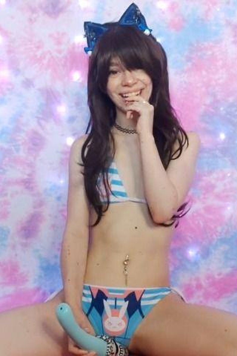 Dva Tiny Bikini Sock Stuffing - Screenshot 1 of 4 - Cosplay