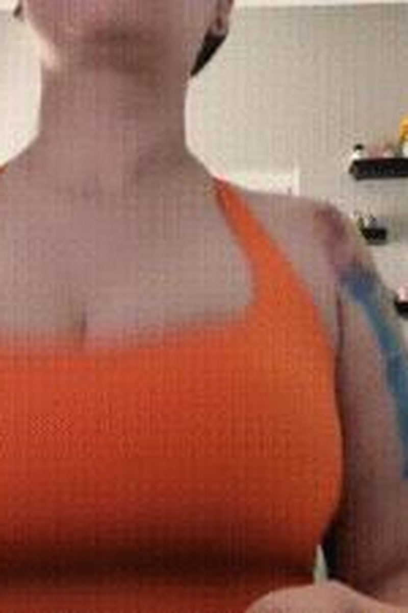 Bouncing Tits - Screenshot 1 of 4 - Babes