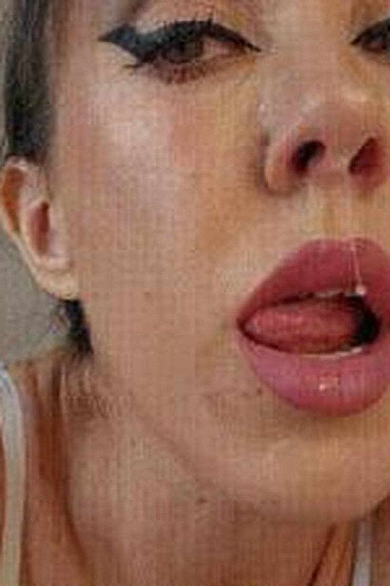 Snot Fetish - Screenshot 1 of 4 - MILF (30+)