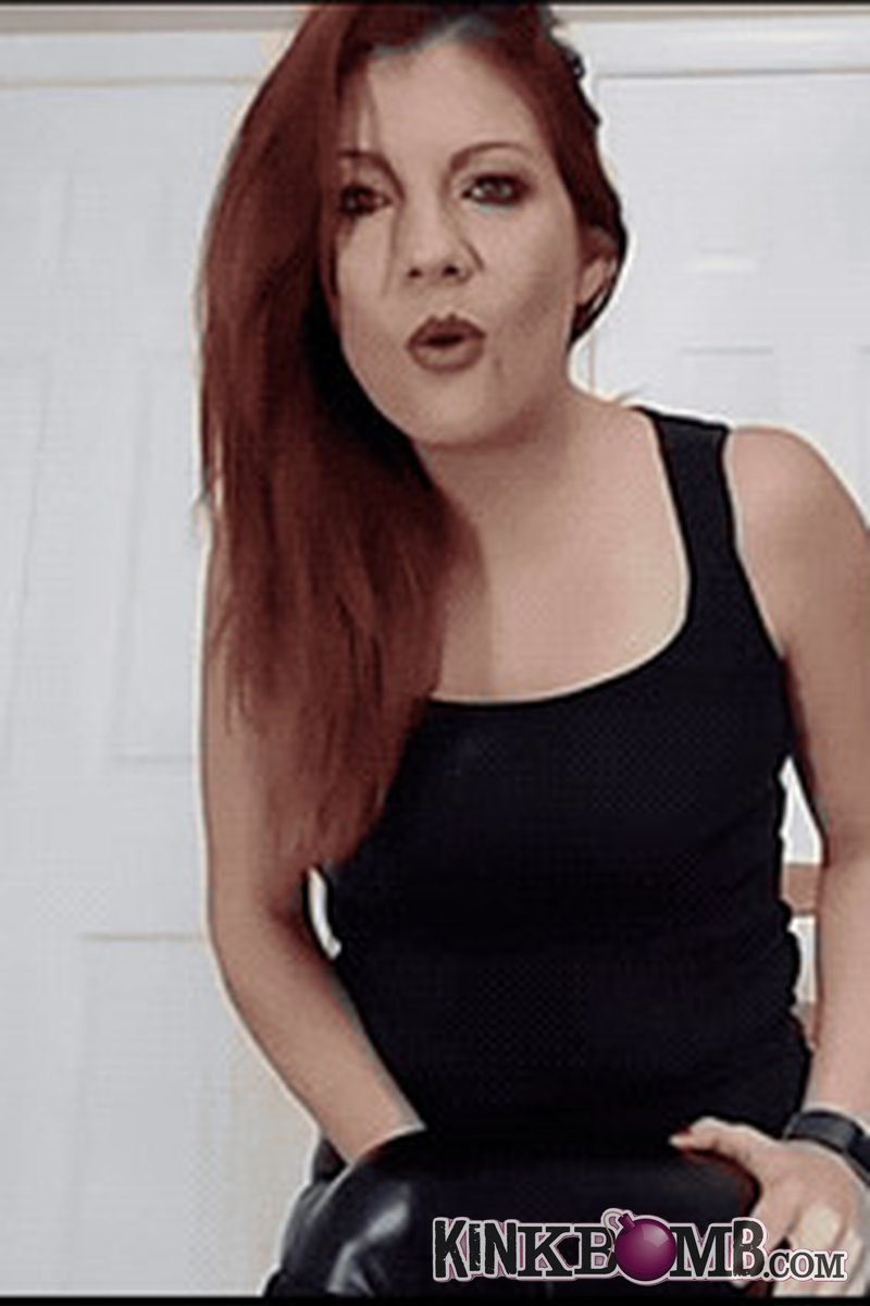 Bratty Jamie Productions: Latex Ass - Screenshot 1 of 4 - Ass Worship