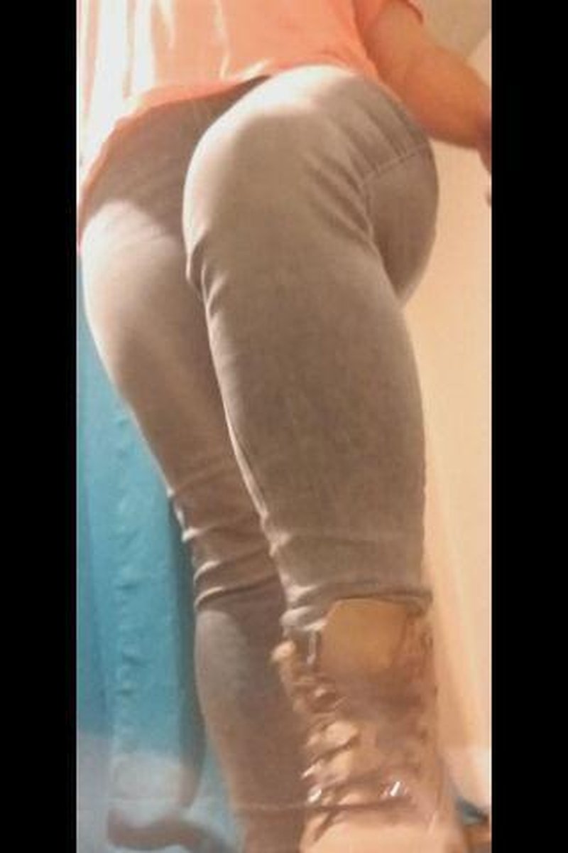 Ball Busting - Screenshot 1 of 4 - BBW