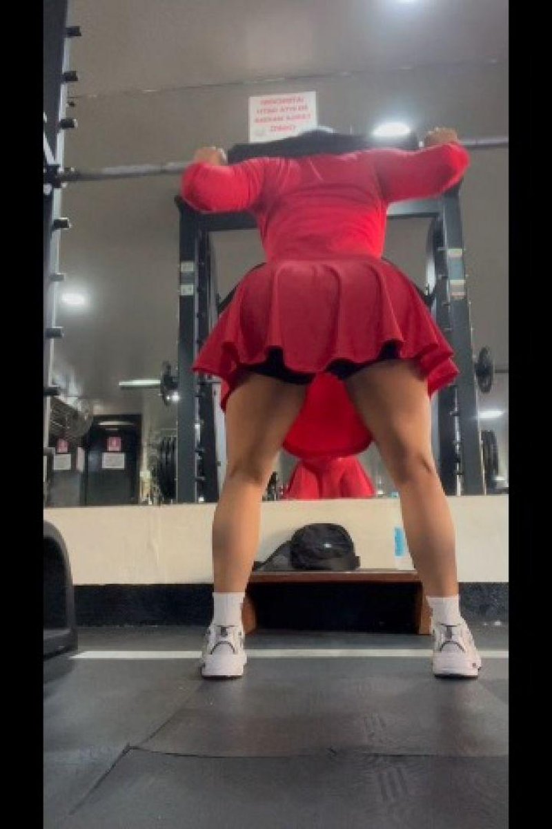 Machine Squat - Screenshot 1 of 4 - Excersise
