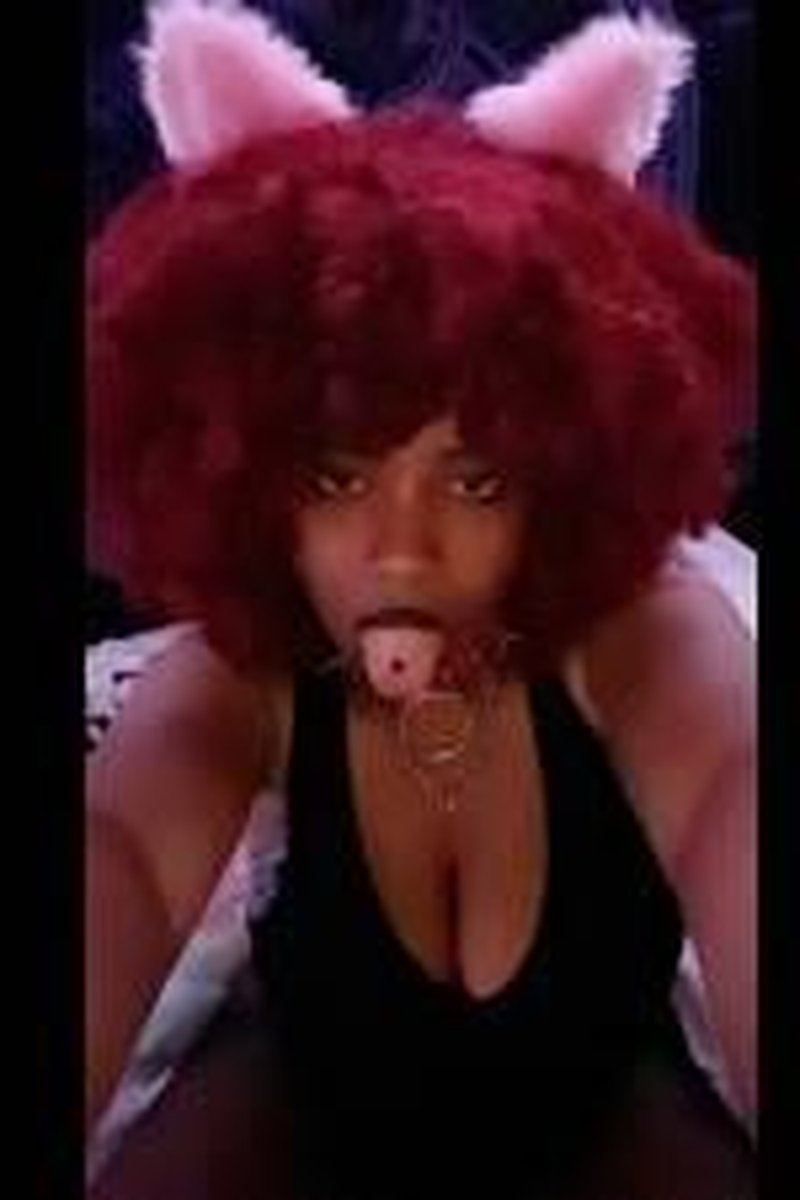Big Tits - Screenshot 1 of 4 - Black