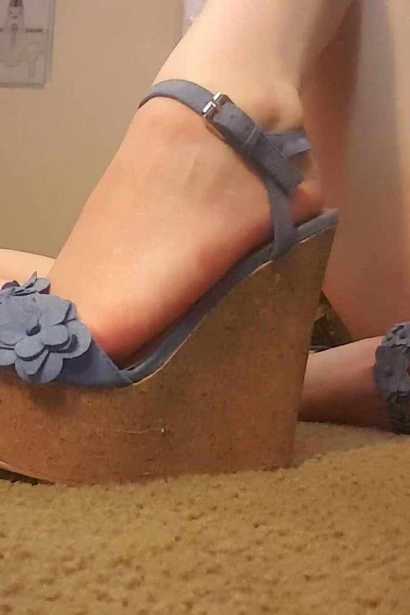 Wedges - Screenshot 1 of 4 - Foot Fetish