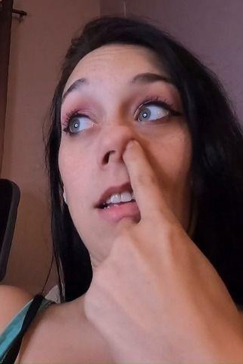 Booger Picking While Burping - Screenshot 1 of 4 - Face Fetish
