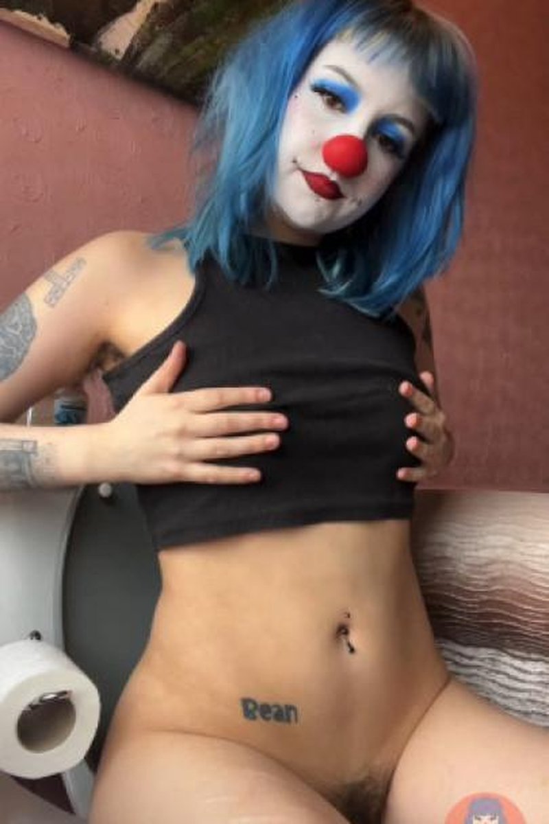 Pee Compilation- Stream Only - Screenshot 1 of 4 - Clown Piss