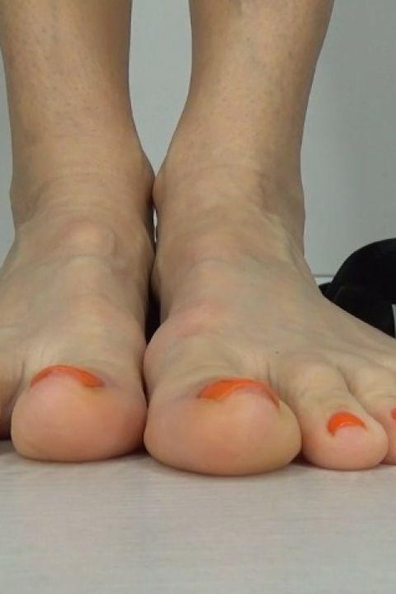 Barefoot - Screenshot 1 of 4 - Babes