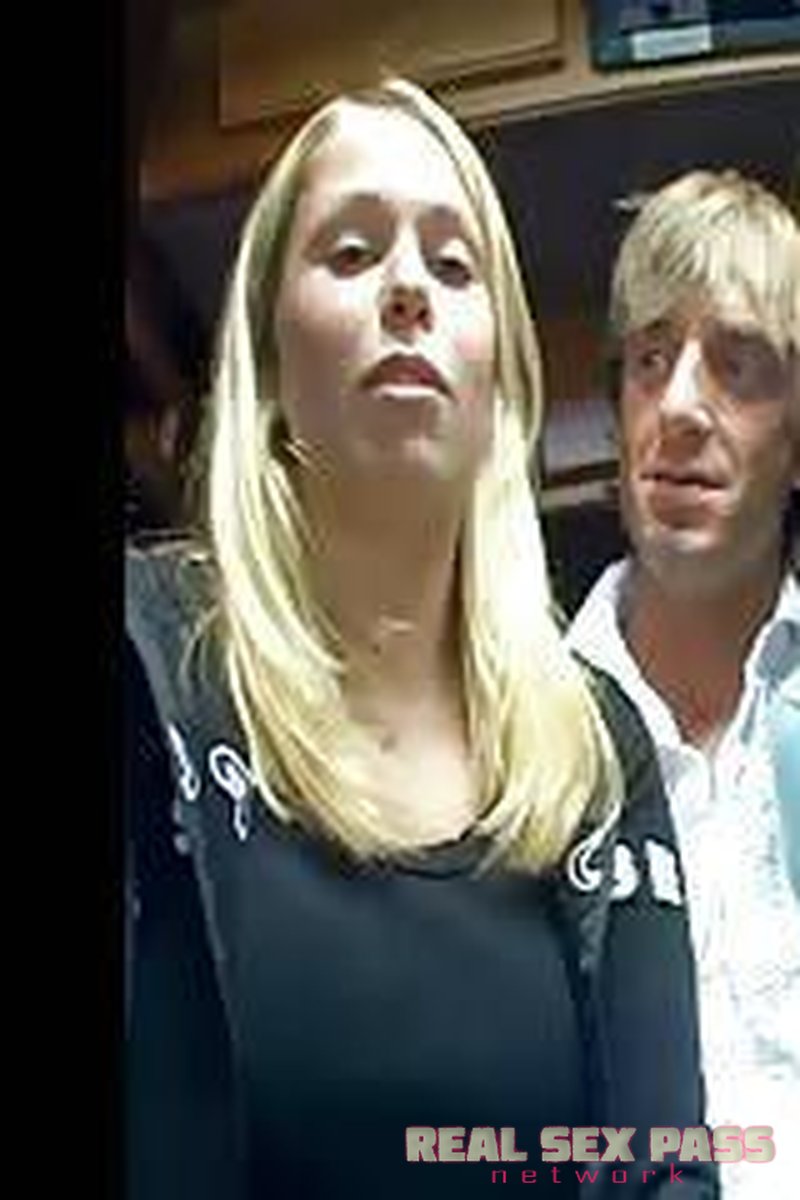 Intro - Screenshot 1 of 4 - Threesome