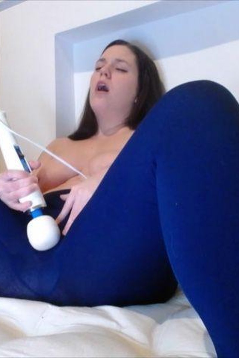 Hitachi In Leggings Cum - Screenshot 1 of 4 - BBW