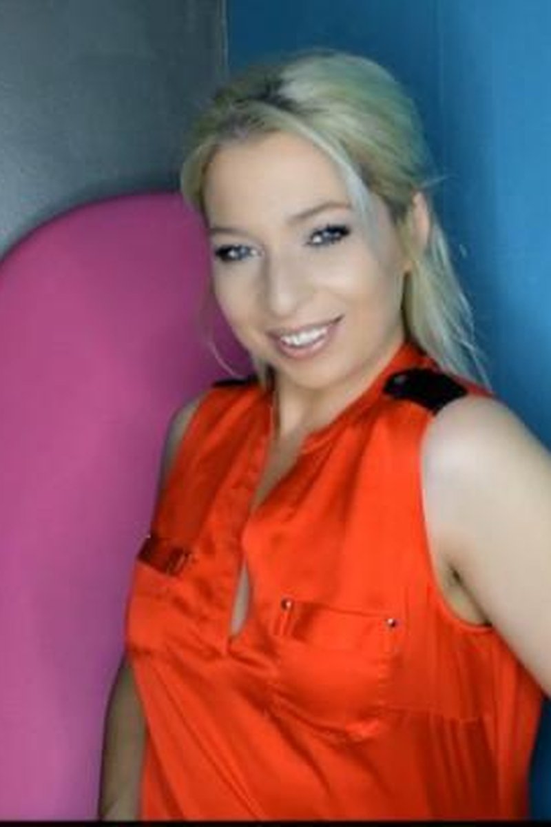 Distraction - Screenshot 1 of 4 - Bitch