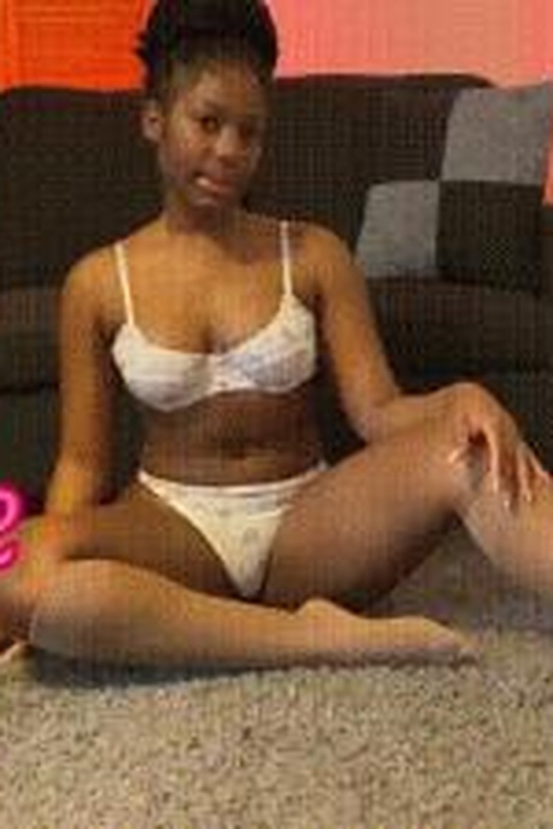 The E-Date - Screenshot 1 of 4 - Body Worship