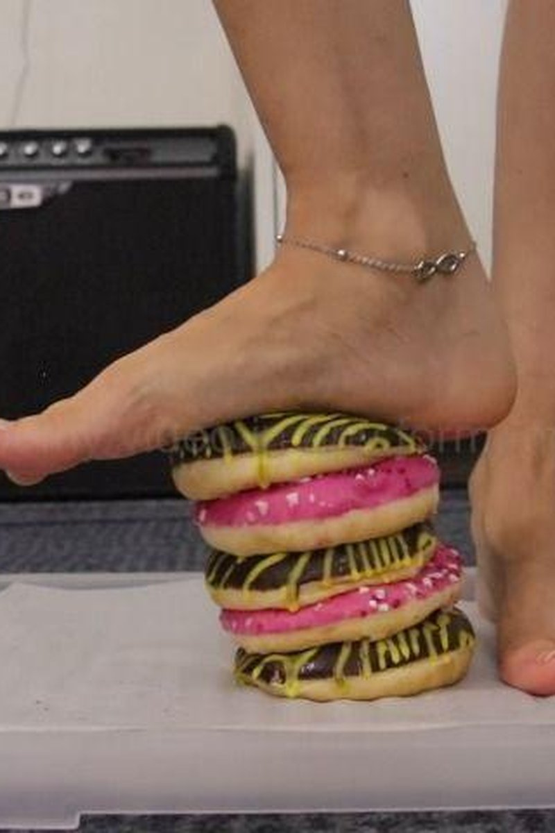 Donuts Humiliation - Screenshot 1 of 4 - Food