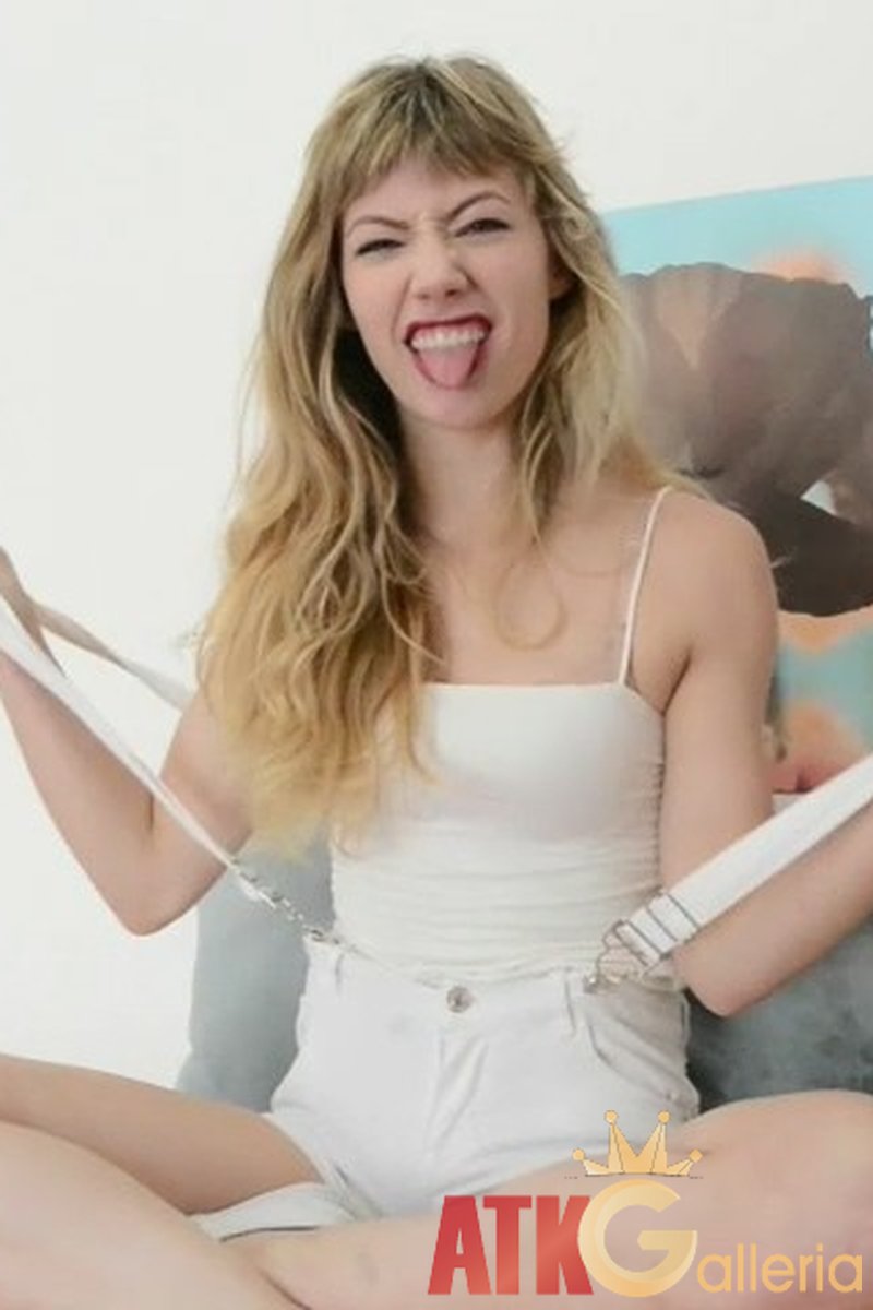 Ivy Wolfe - Solo - Screenshot 1 of 4 - Caucasian