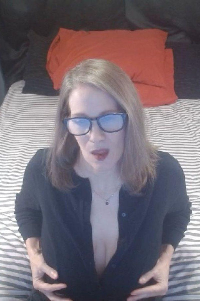 Custom JOI - Screenshot 1 of 4 - BBC